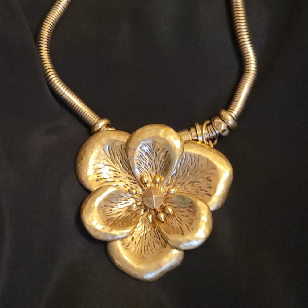 Stella & Dot Dot Bloom Necklace